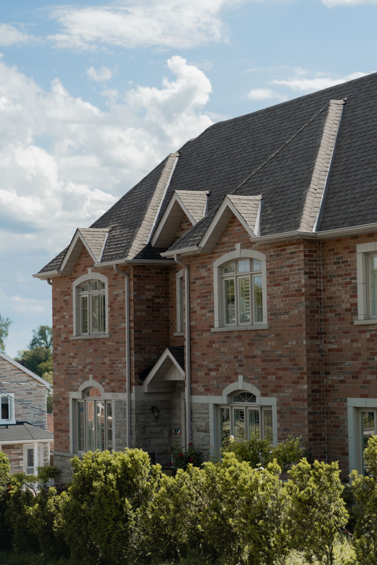 Brick single-family home with a gable roof in the Rosemont area of Virginia Beach, VA